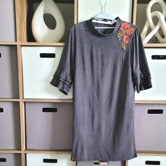 THML Gray Velvet Bojo Dress with Floral Embroidery Medium - Picture 1 of 13